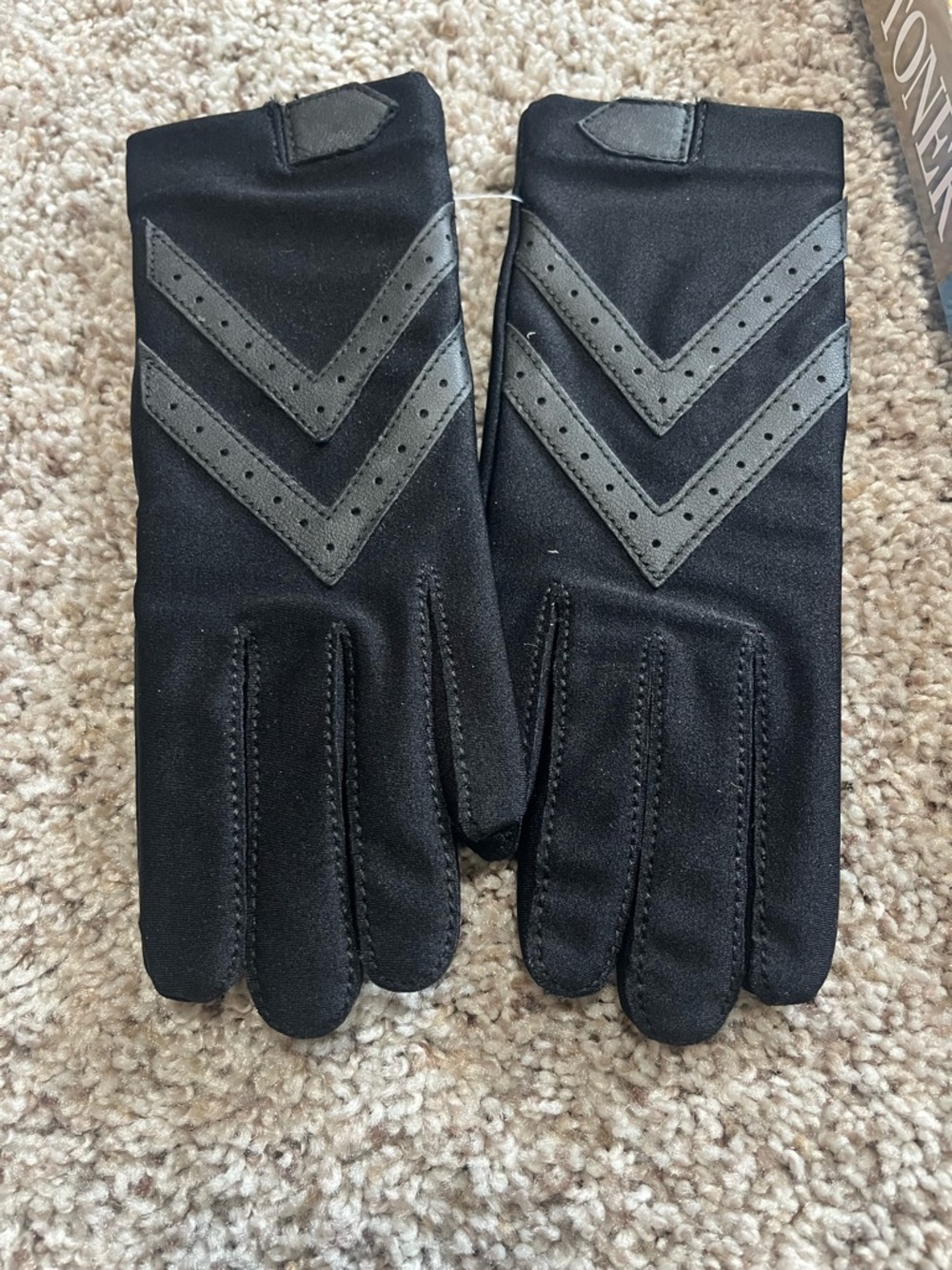isotoner Women’s Black with Gray Chevron Accent Driving Gloves, Leather Grips